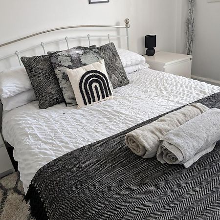 Twenty Four Apartment Hythe  Luaran gambar